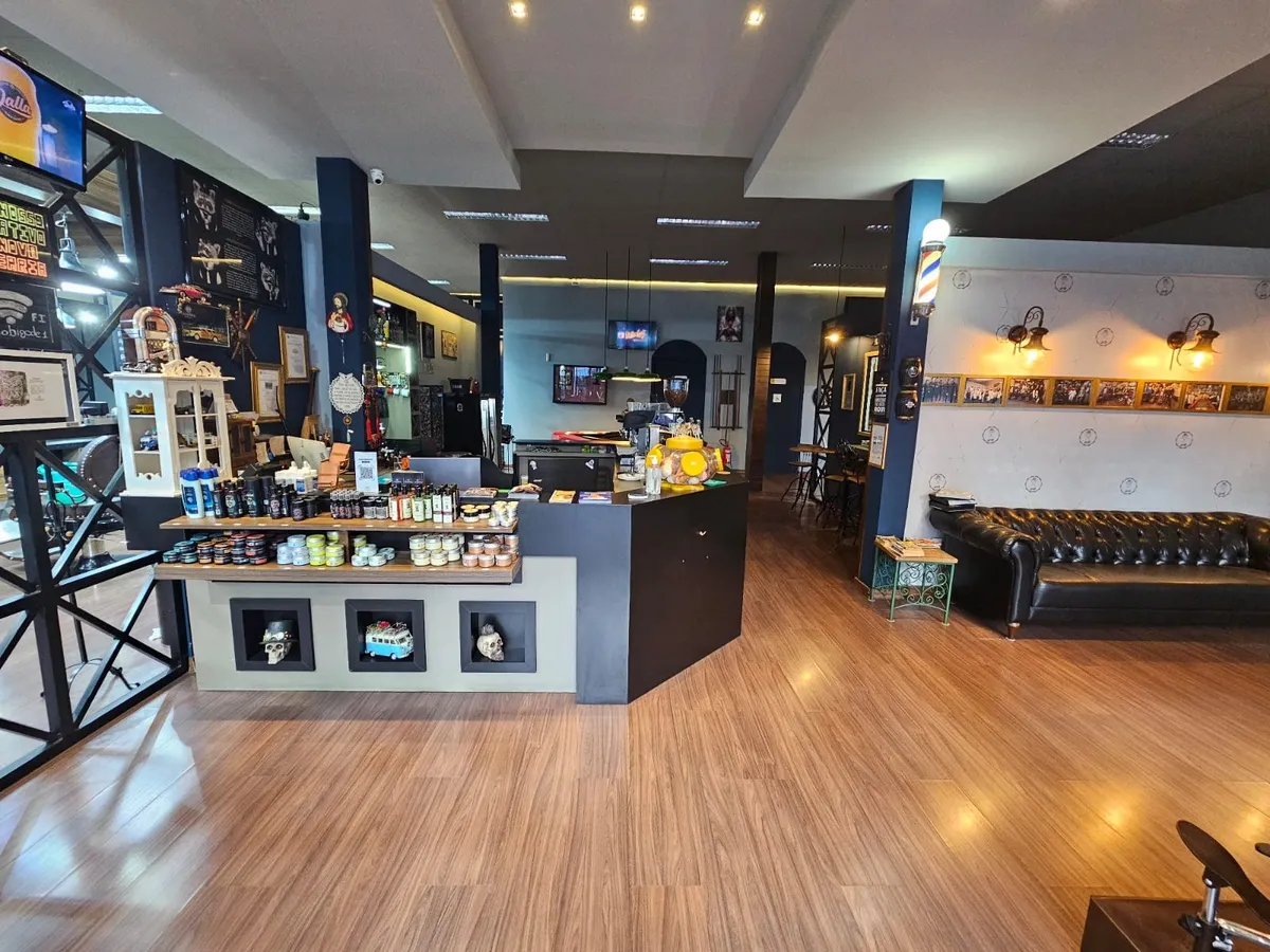 Recepção com vitrine de produtos Casanova
